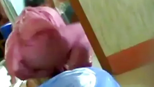 Minust pornostaari lesbies video ei saa, nii et vähemalt seksin.