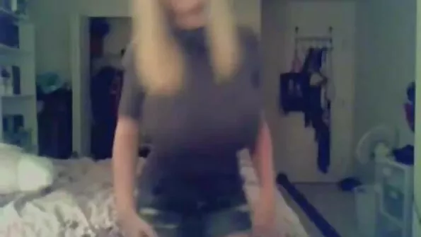 Tööpäeva porno lezbik lõpp kolmikuga.
