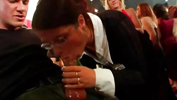 Kasutame teie luustikku. lesbi anal sex