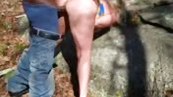 Neiu sexlesbi anaalteenustega.