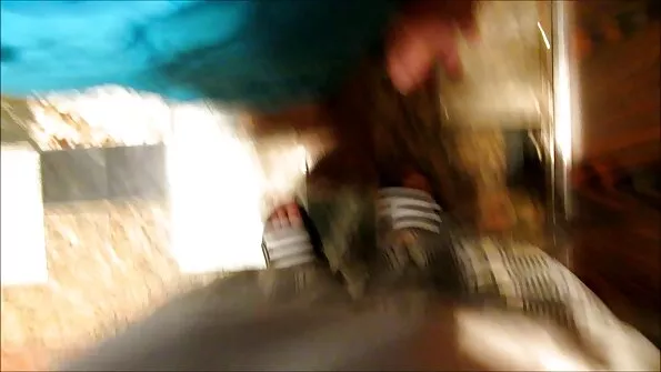 Aluspüksid kukuvad kena lesbi dildo porn tüübi ees maha.