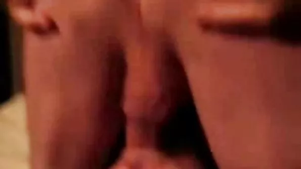 Õhtu tuleb, on aeg poistele helistada. porno lesby xxx